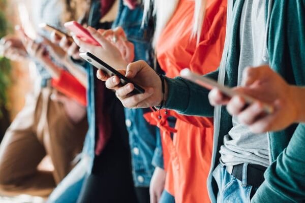 Can’t stay away from the phone? Adopt these easy methods for digital detox