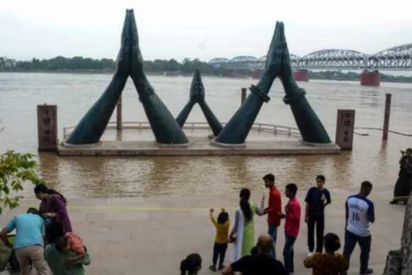 Varanasi Floods: Manikarnika and Harishchandra Ghats Underwater, Residents on Edge