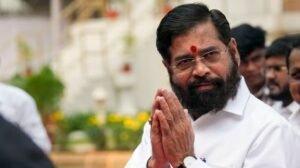 Deputy CM Eknath Shinde Meets 29 Councillors at Hotel
