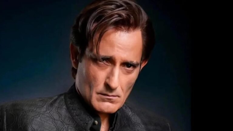 akshaye-khanna-scolded-producer