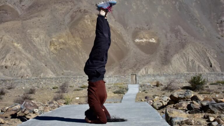 14_06_2023-sirsasana_king_of_yogasana_23441430