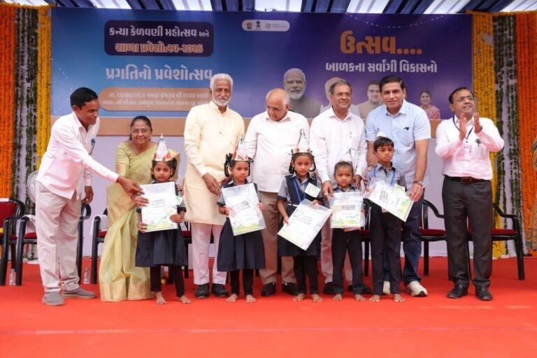 CM-at-Vadnagar-B-N-Highschool
